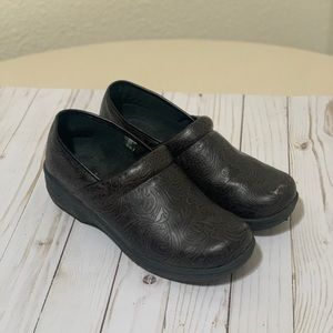 Women’s SafeTStep Shoes Size 9 1/2